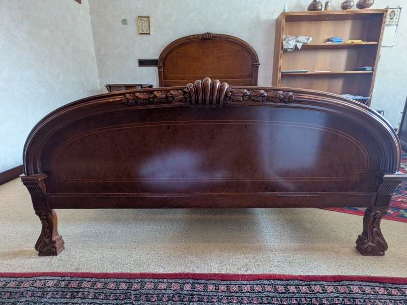 Cama individual con mesilla 