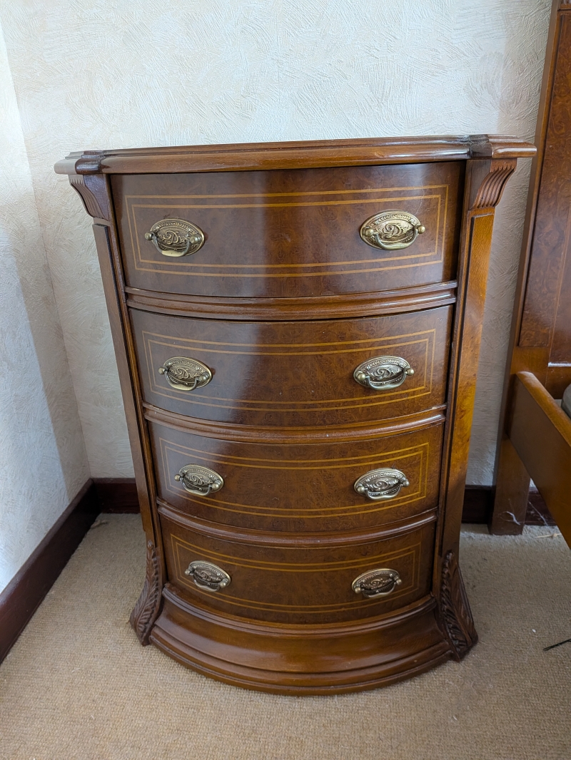 Cama individual con mesilla 