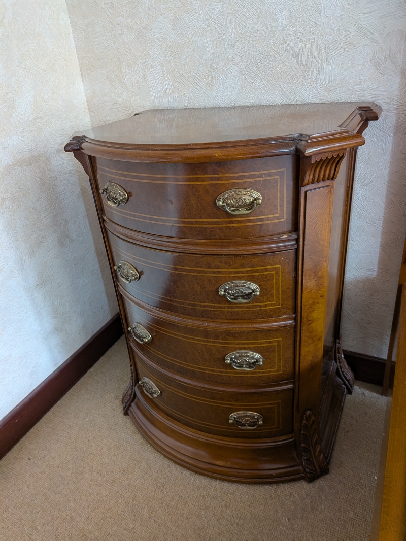 Cama individual con mesilla 