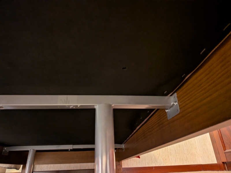 Cama individual con mesilla 