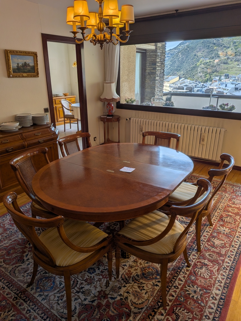 Mesa de comedor con extensión y 6 sillas