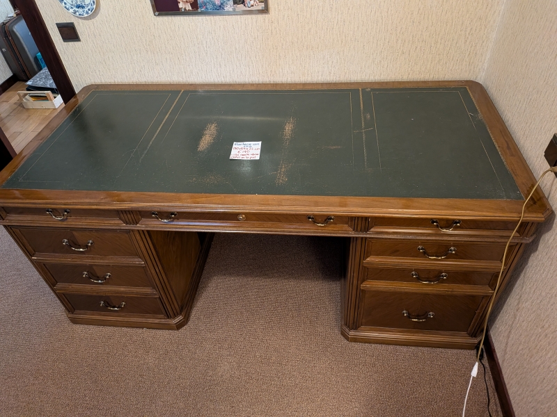 Escritorio con silla