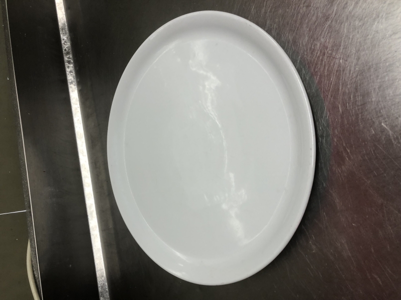 Platos grandes blancos