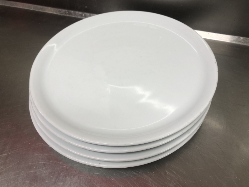 Platos grandes blancos